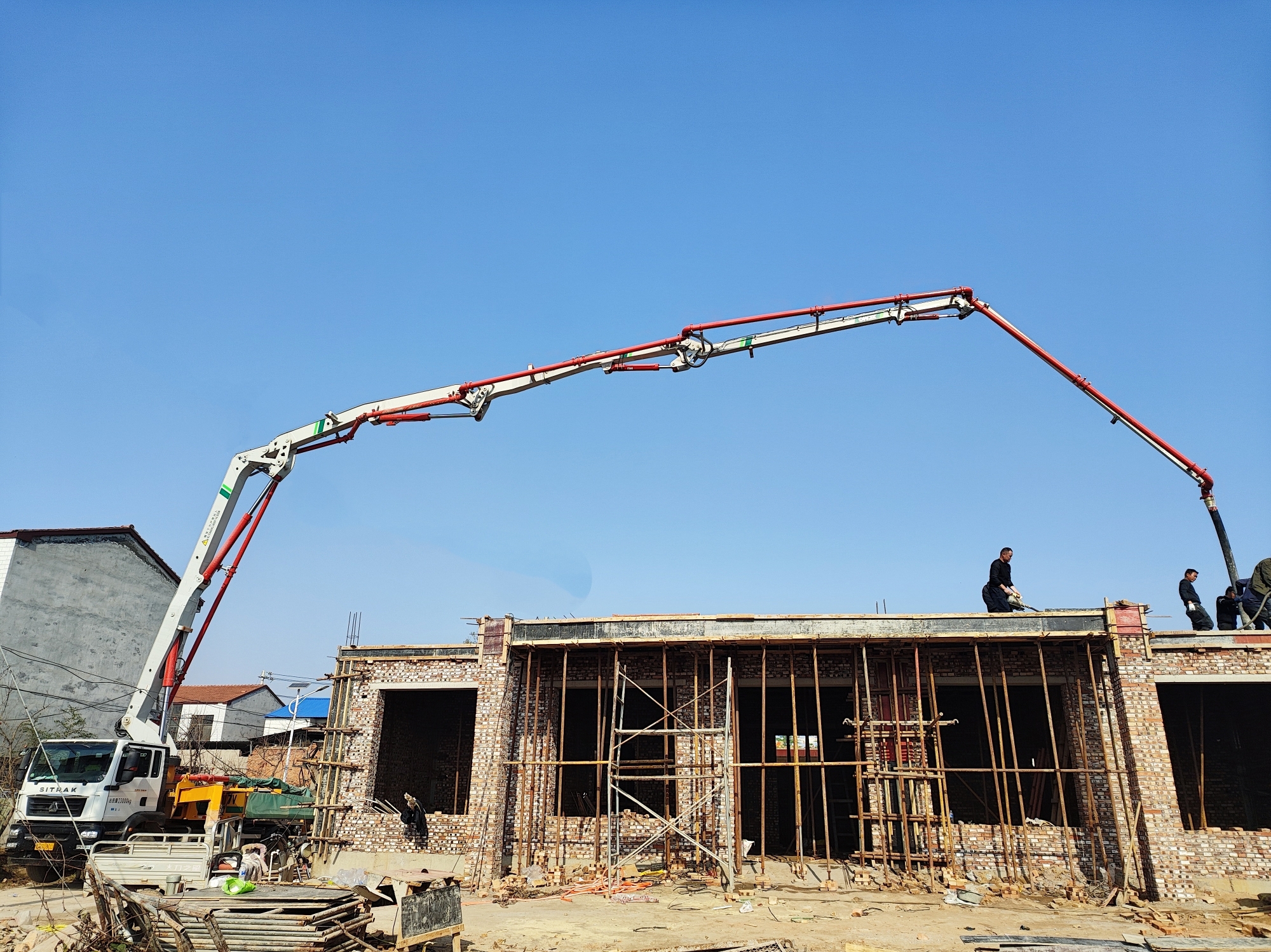 不挑場地，只管高效！徐工小米數(shù)泵車專治鄉(xiāng)鎮(zhèn)施工“不服”！