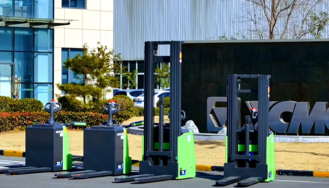 效率革命！鴻鵠系列倉儲(chǔ)叉車助力倉儲(chǔ)行業(yè)發(fā)展