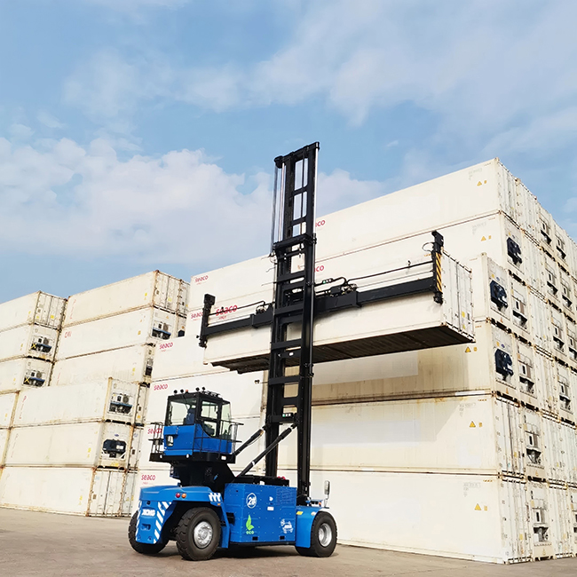 港口換電黑科技！徐工換電堆高機(jī)玩起“無限續(xù)航”