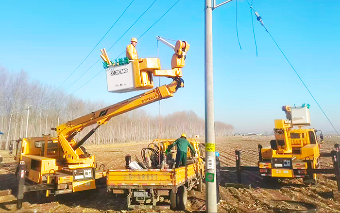 東北鄉(xiāng)間帶電作業(yè)“硬核”護航！徐工絕緣斗臂車批量顯神威