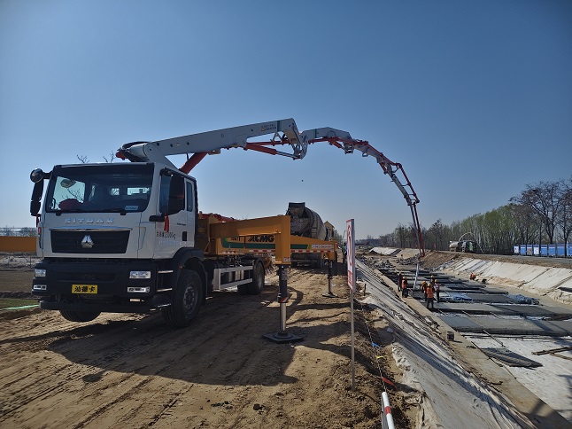 春灌不等人？徐工37米小泵車，灌區(qū)改造立大功