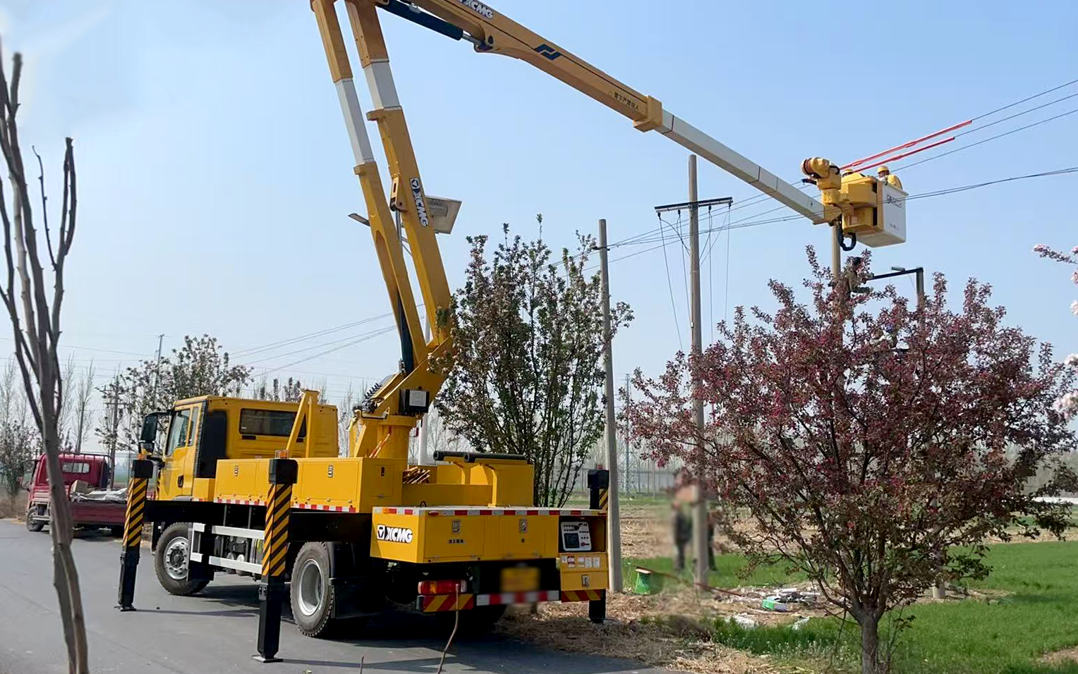 春啟新程保供電 徐工絕緣斗臂車賦能河北鄉(xiāng)鎮(zhèn)電網升級